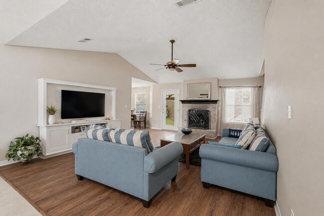 Building Photo - 855 Mande Ct