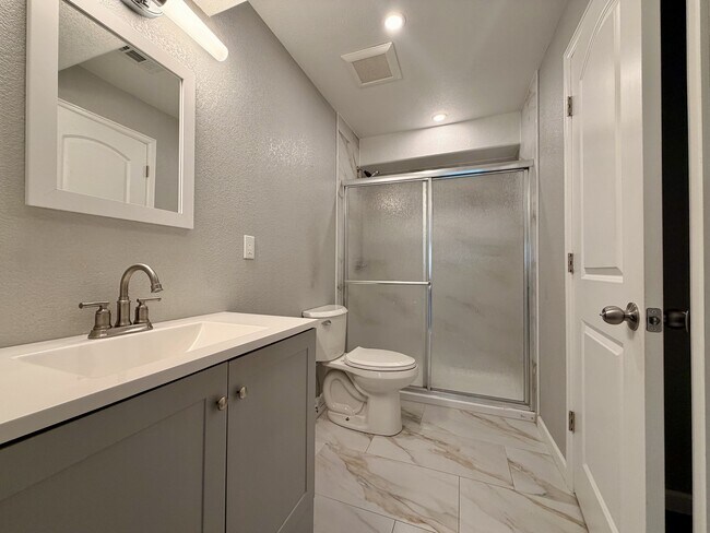 Building Photo - 653 Millet Cir
