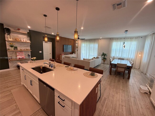 Building Photo - 10503 SW Orana Dr
