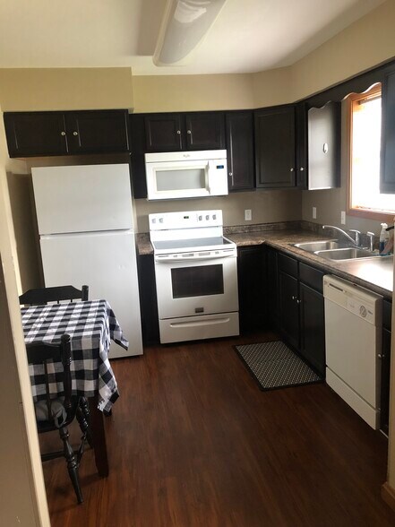 Building Photo - 129 1st St