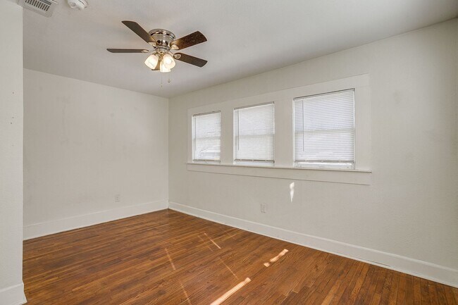 Building Photo - Large Newly Remodeled Home in Historic Fairmont- 4 Bedroom, 2 Bath- 76104