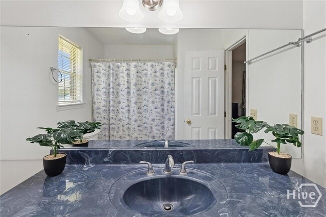 Building Photo - 703 Tray Ct