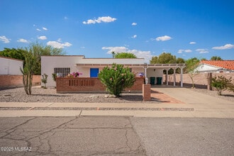 Building Photo - 434 S Vista Del Rio