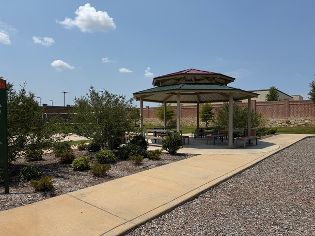 Building Photo - 620 Courtyard Ln