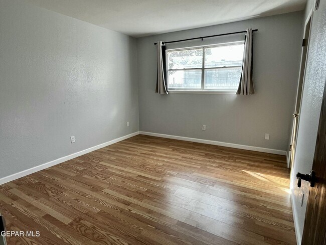 Building Photo - 6700 Escondido Dr