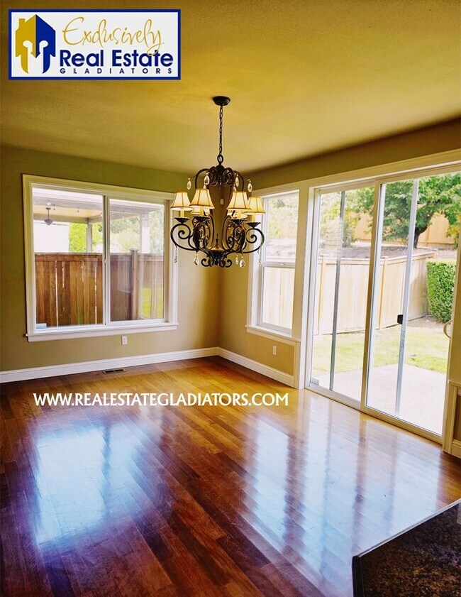 Building Photo - Stunning 4-Bedroom Home for Rent in Bothell!