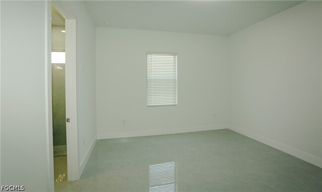 Building Photo - 141 Harold Ave S