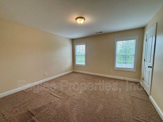 Building Photo - 114 Quail Hollow Dr