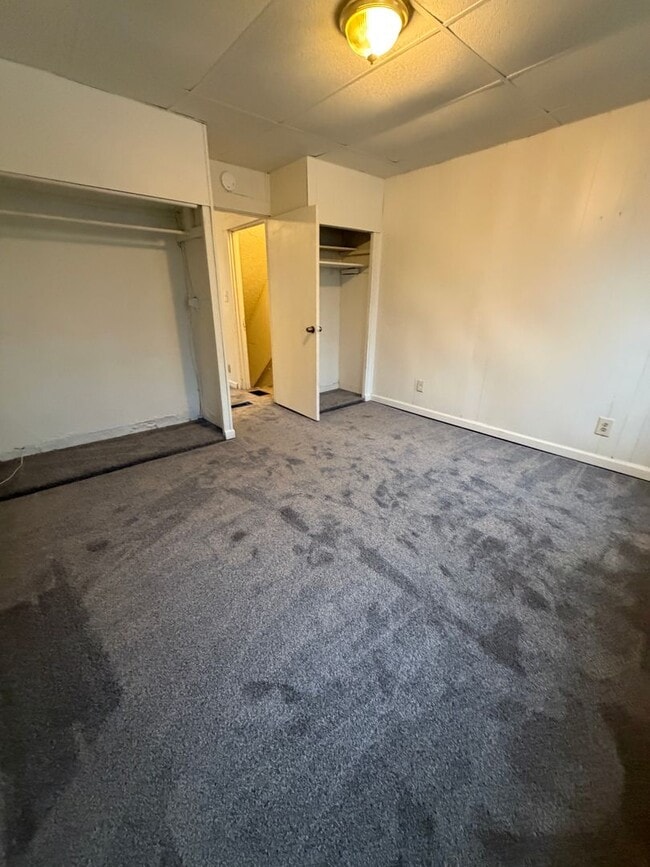 Building Photo - AVAILABLE FOR SHOWING 3!!! BR/1 BA.