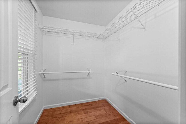 Building Photo - Pet Friendly Three Bedroom!
