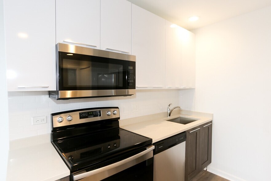 Building Photo - 940 W Winona St
