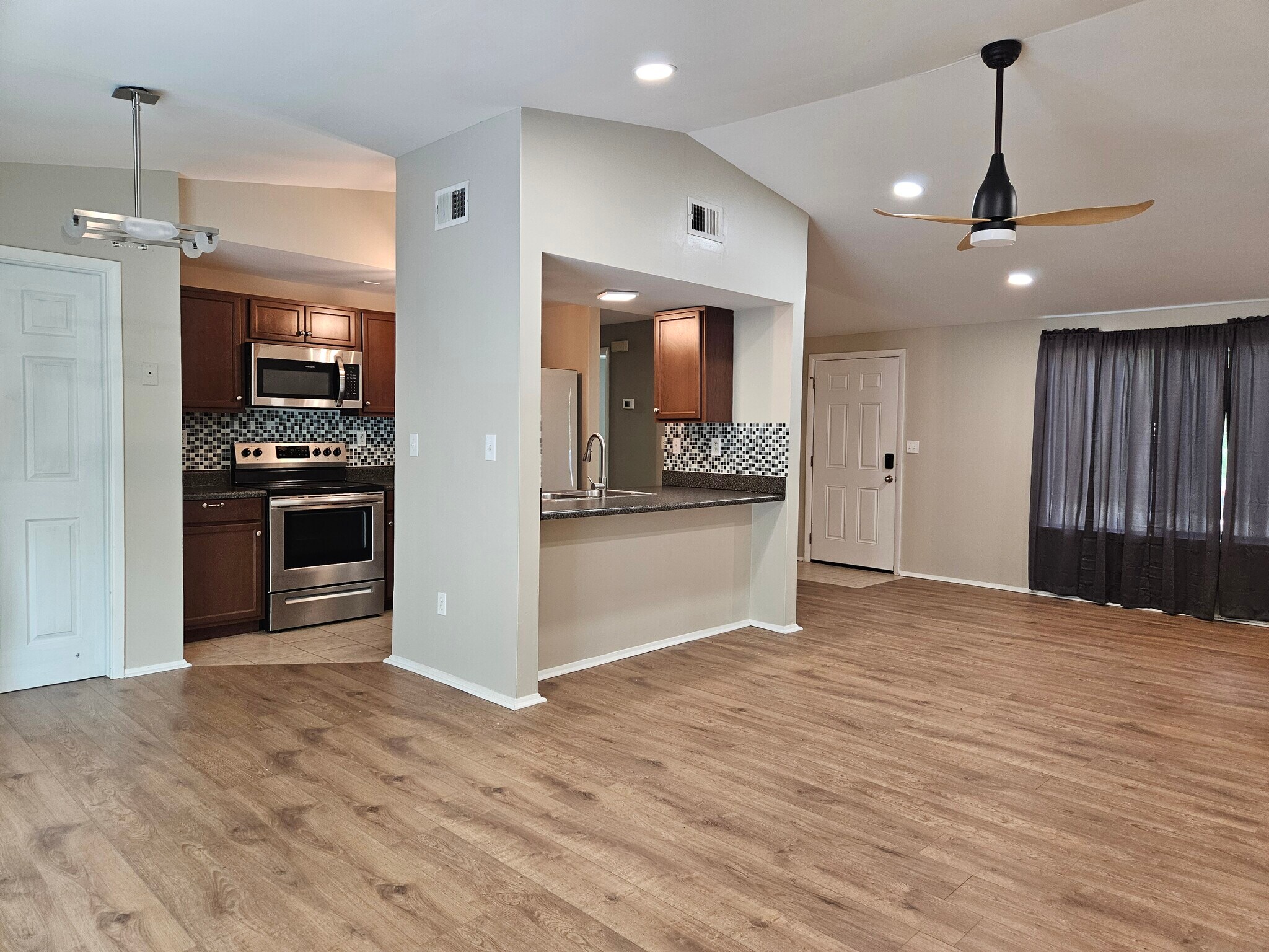 Building Photo - 182 Forestview Cir