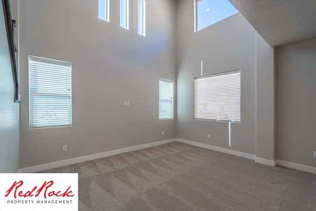 Building Photo - 3 Bedroom Hurricane Townhome With Scenic Views