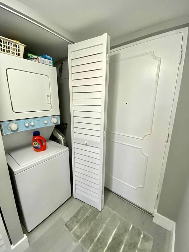 Building Photo - 6461 NW 2nd Ave