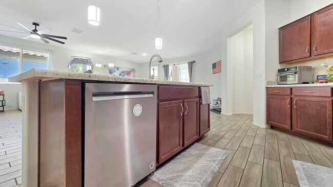 Building Photo - Beautiful and Spacious Cortana at Desert Oasis Home!! Community Pool!