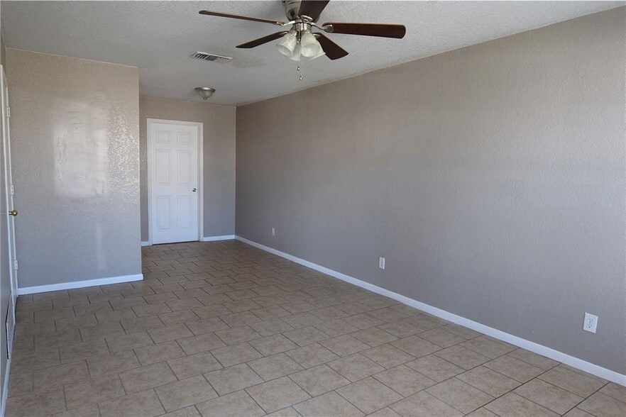 Building Photo - 3208 Hereford Ln