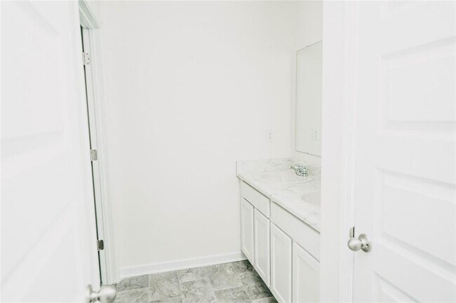 Building Photo - 1950 Vidalia Ct