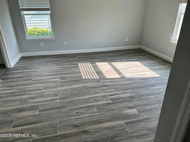 Building Photo - 229 Waterline Dr