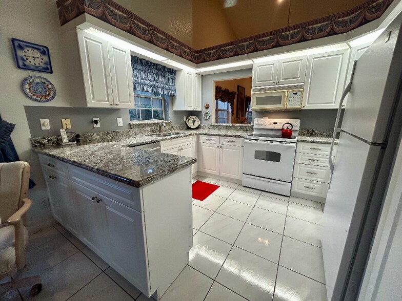 Building Photo - 7922 Sandy Pointe Dr