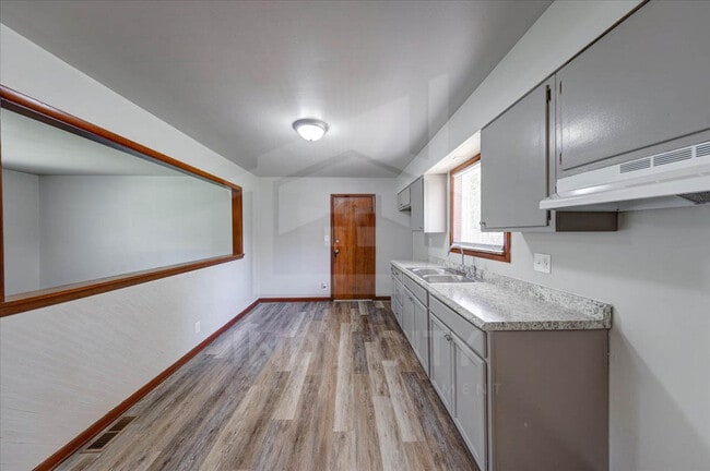 Building Photo - 2621 W 61st St
