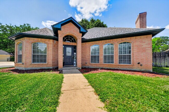Building Photo - Exceptional Home in Arlington – Great Layout & Prime Location