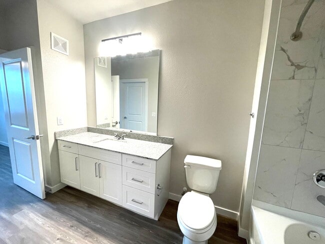 Building Photo - 9219 Vista W Dr