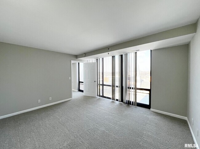 Building Photo - 125 SW Jefferson Ave