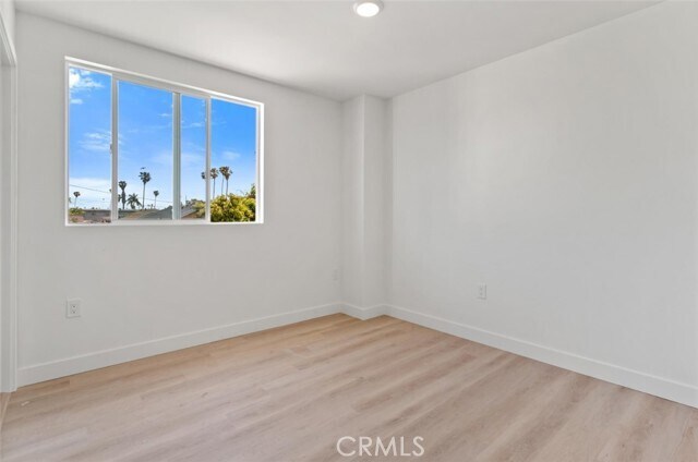 Building Photo - 709 W 80th St