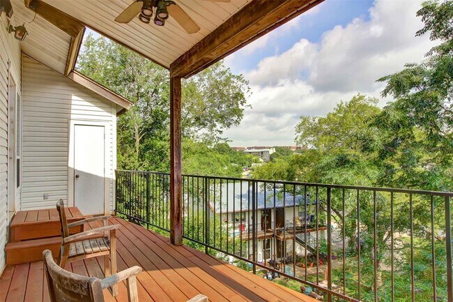 Building Photo - 2208 Trailside Dr