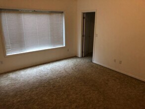 Building Photo - BON2313/2317