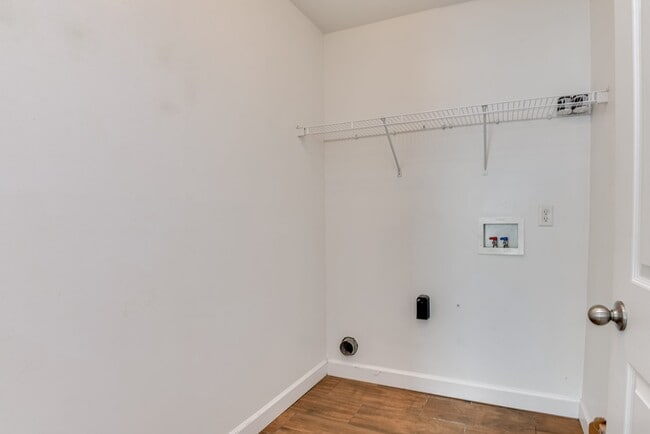 Building Photo - 1609 Bradley Way