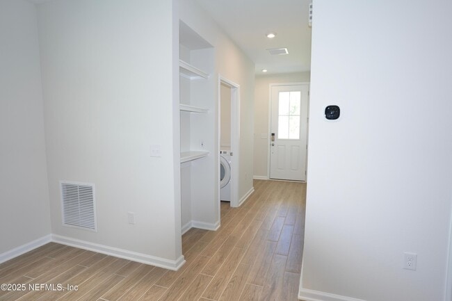 Building Photo - 308 Spruce Hl Pt