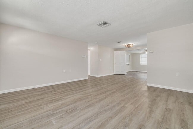Building Photo - 5135 Cardiff Dr