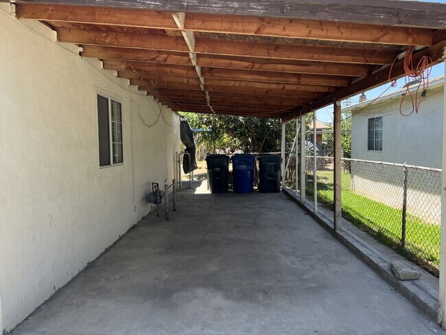 Building Photo - Charming 2 Bed/1 Bath Home in Lamont w/ RBP & $0 Deposit Option