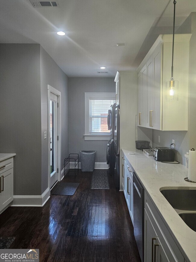 Building Photo - 2429 Hosea L Williams Dr SE