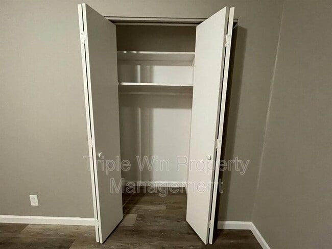 Building Photo - 2733 Tiara Dr