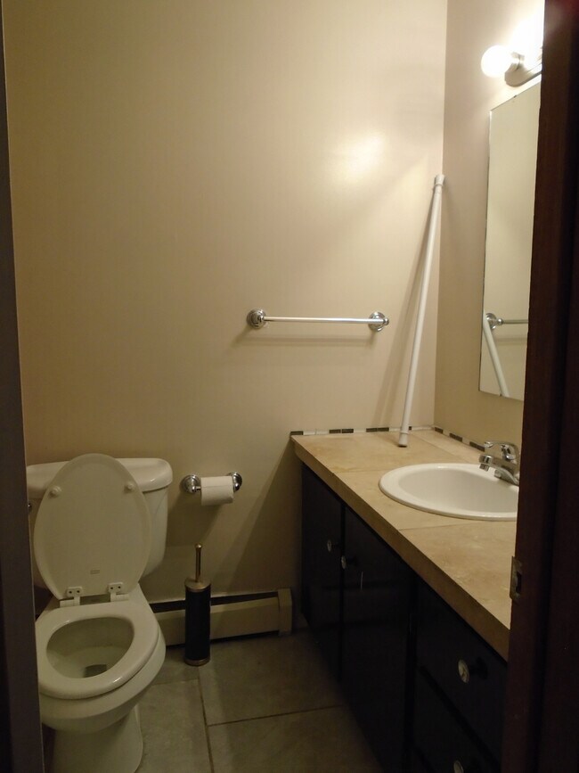 Building Photo - 3009 High Dr