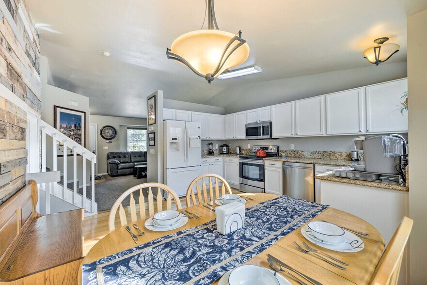 Building Photo - 5257 Pioneer Mesa Dr