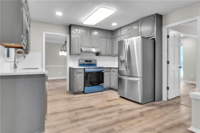 Building Photo - 4497 Glenforest Dr NE