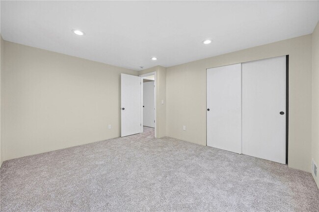 Building Photo - 49 Bucklebury Hill