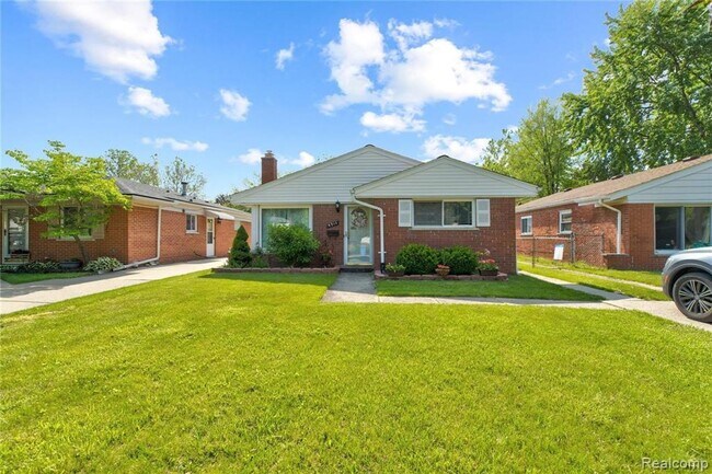 Building Photo - Beautiful Home in Dearborn Heights