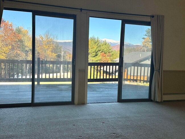 Building Photo - 253 Linderhof Strasse