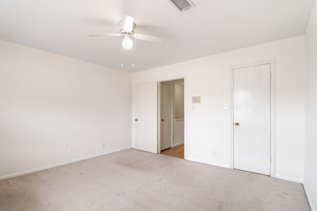 Building Photo - 6332 Chevy Chase Dr