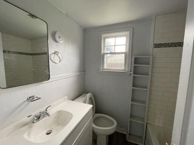 Building Photo - 1910 20th St NE