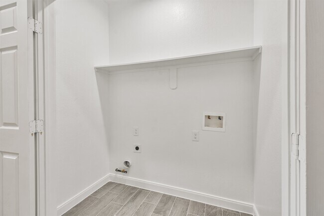 Building Photo - 7524 E Maxroy St