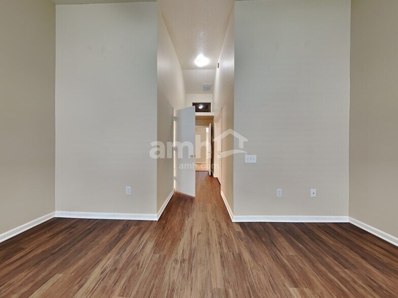 Building Photo - 807 Ridge Haven Dr