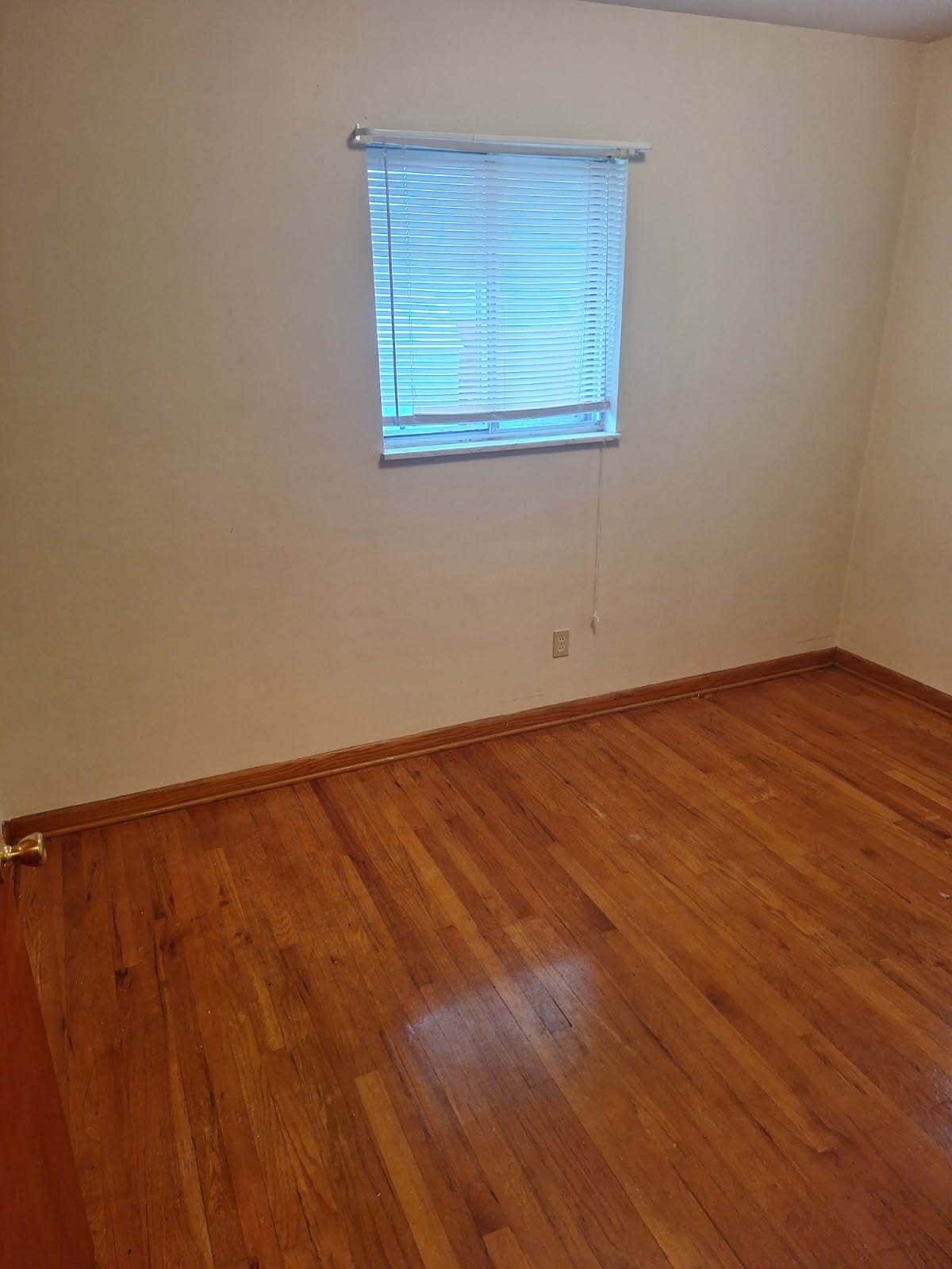 wood flooring bedroom - 588 Baldwin Rd
