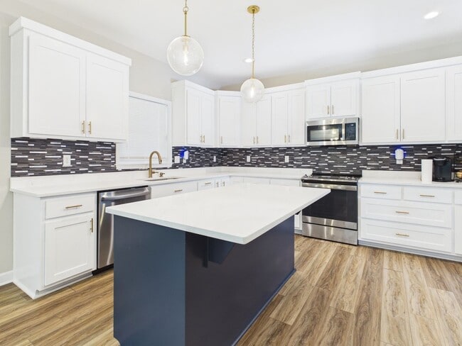 Building Photo - 1700 Dinwiddie Ave