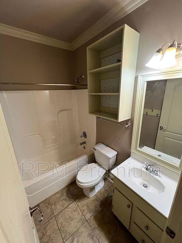 Building Photo - 3995 Water Oak Dr