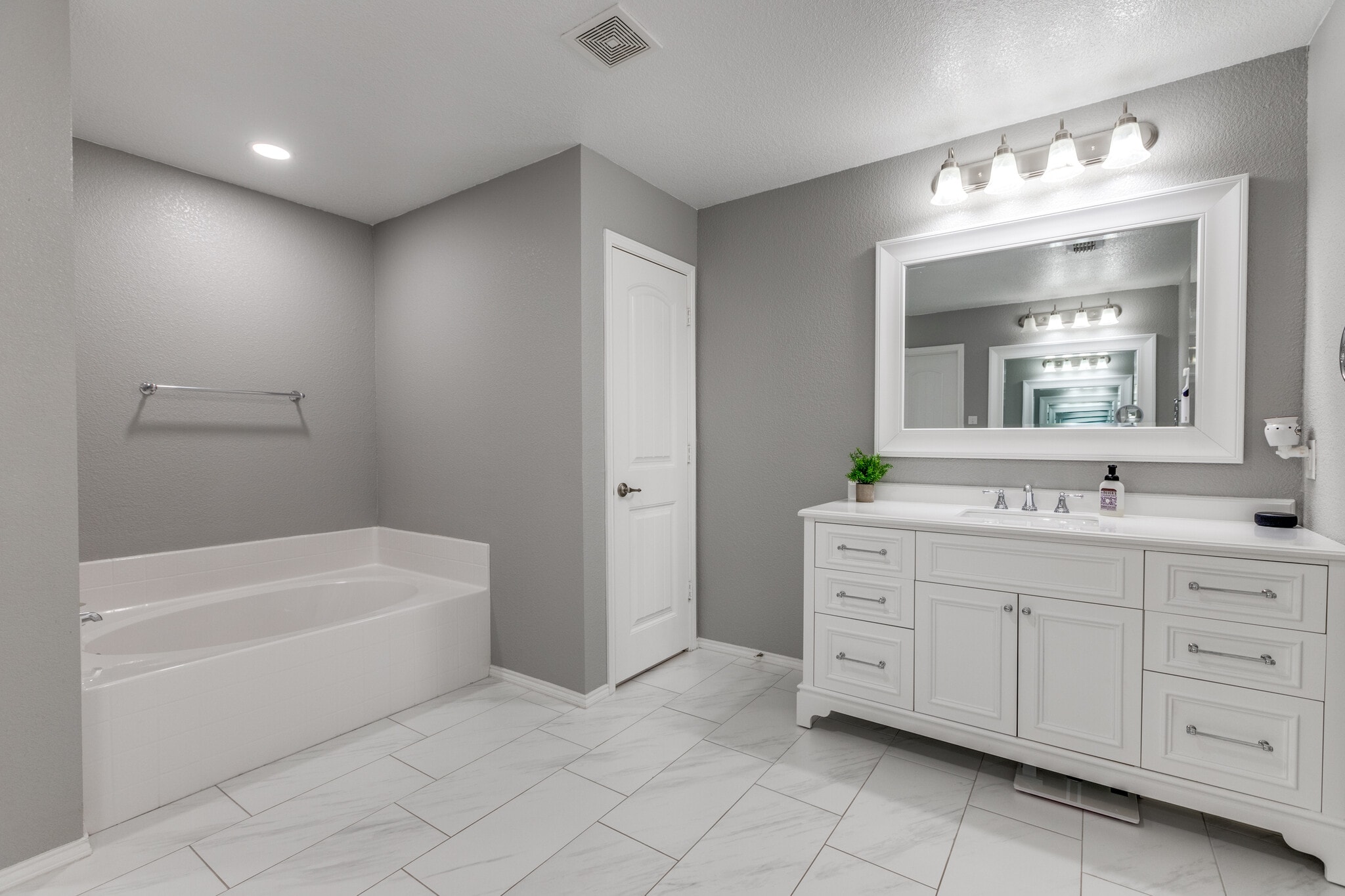 Building Photo - 1000 Marietta Ln